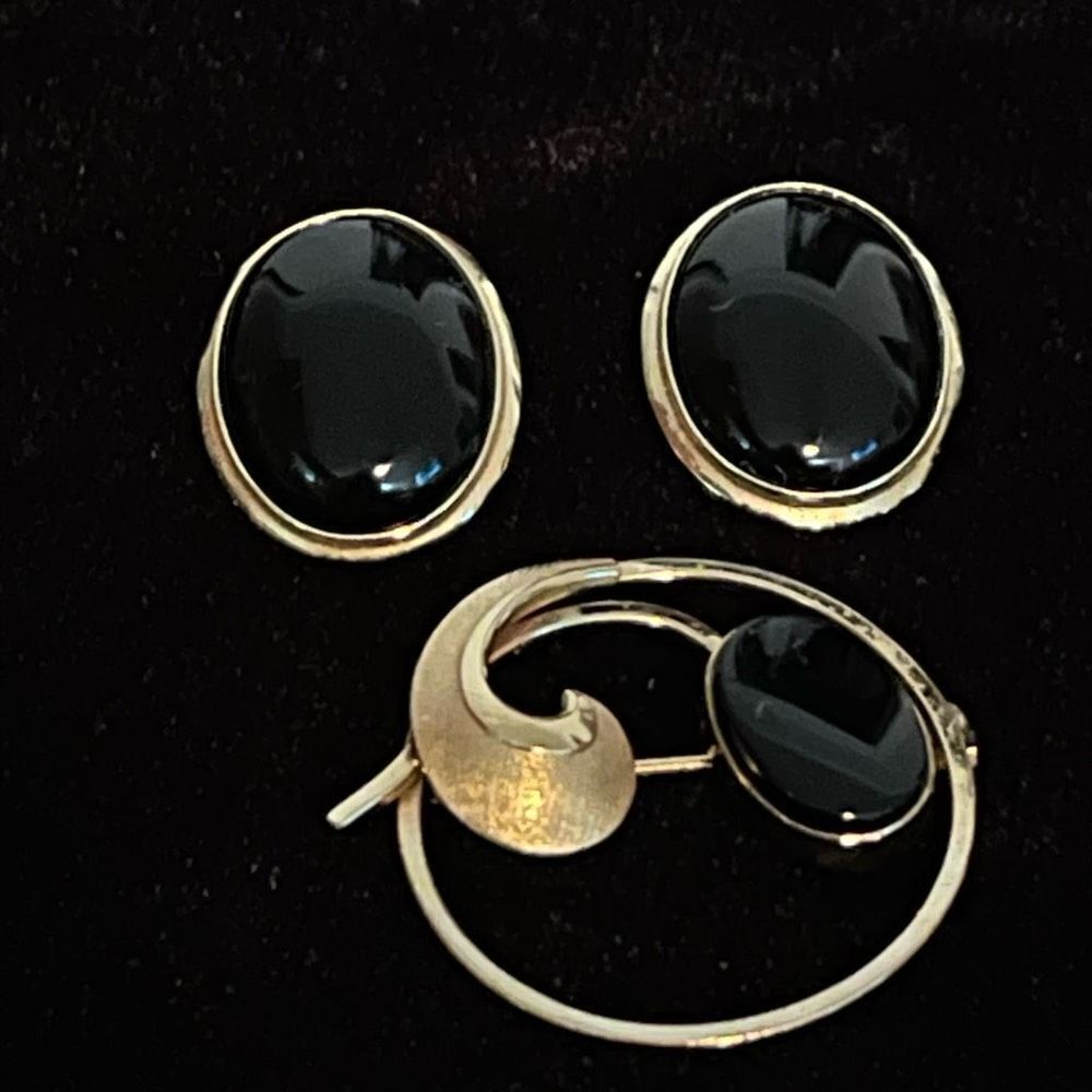 Black Onyx and Gold Clip Earrings and Pin